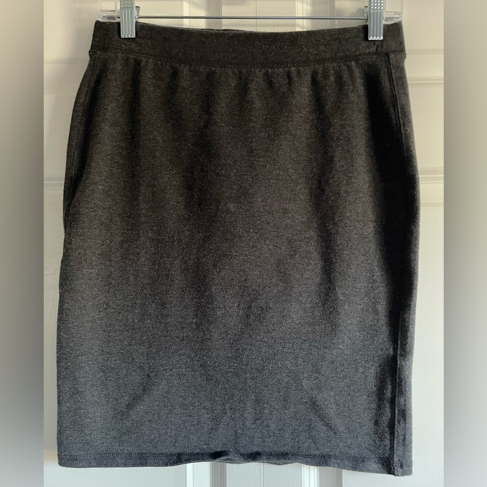 OLD NAVY knit pencil skirt, charcoal grey, size small.